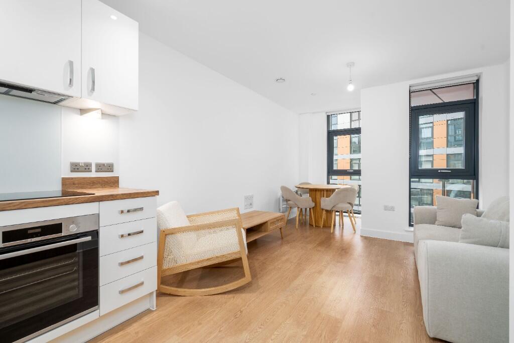 Main image of property: Furness Quay, Manchester, Greater Manchester, M50