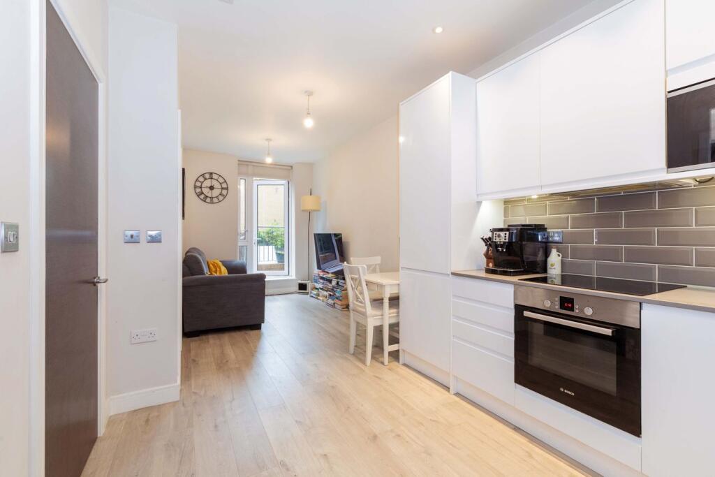 Apartment in Slough - View 4