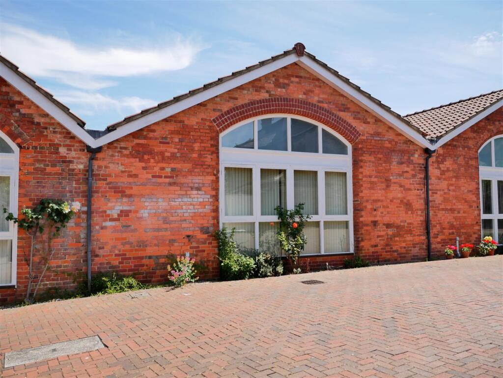 Main image of property: Edreds Court, Calne