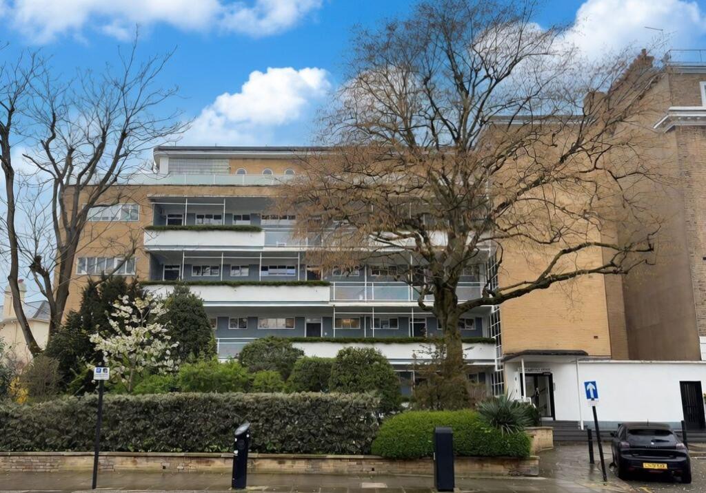 Main image of property: Flat 8, 65 Ladbroke Grove, Notting Hill, London, W11 2PD