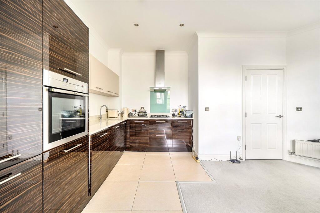 Apartment in Kingston upon Thames - View 3