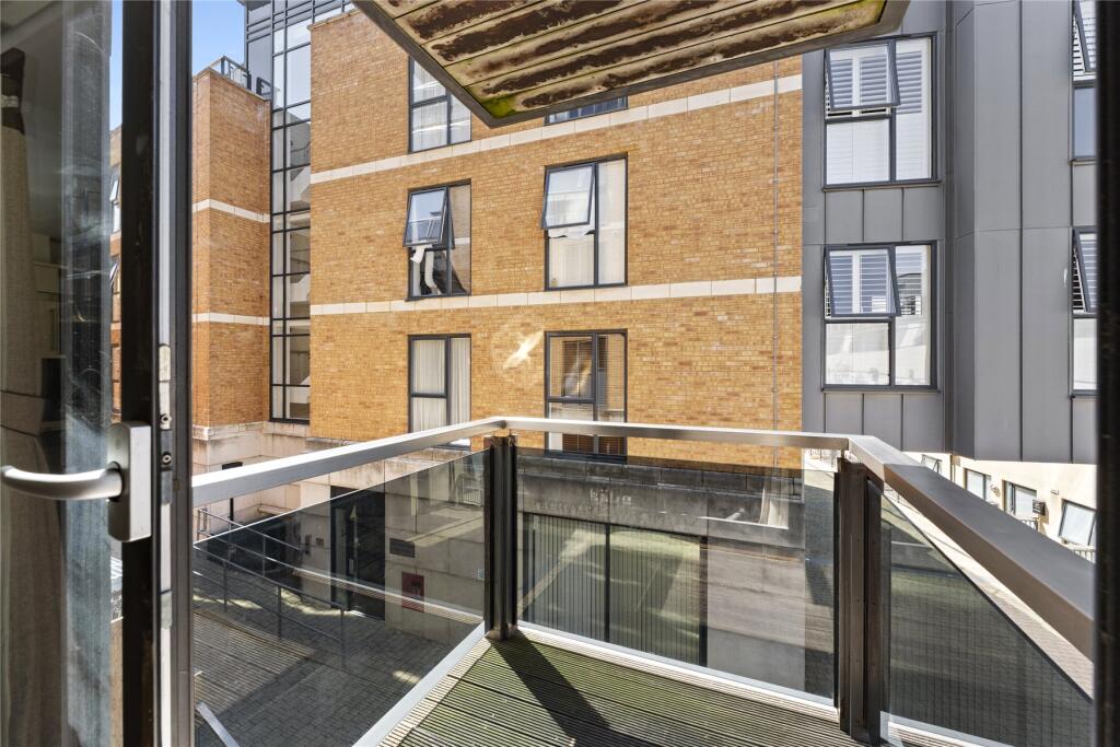 Apartment in Kingston upon Thames - View 5