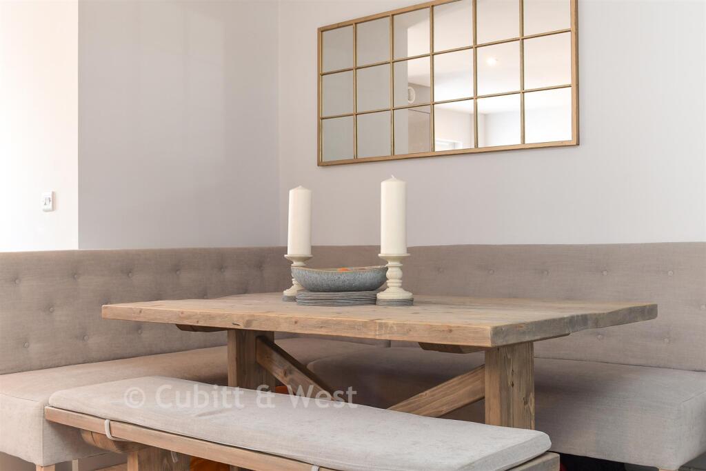 Apartment in Redhill - More