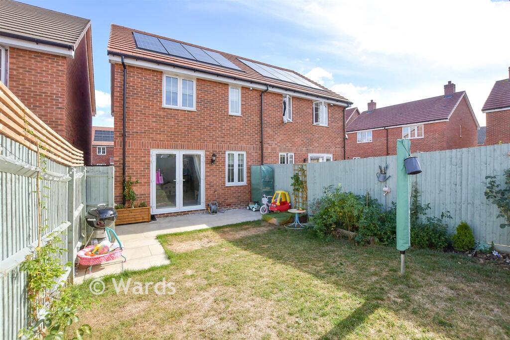 House in Tunbridge Wells, Paddock Wood - More