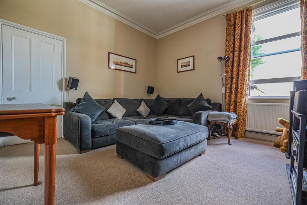 House in Dacorum, Hertfordshire - More