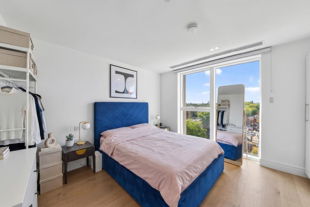 Apartment in London - View 5