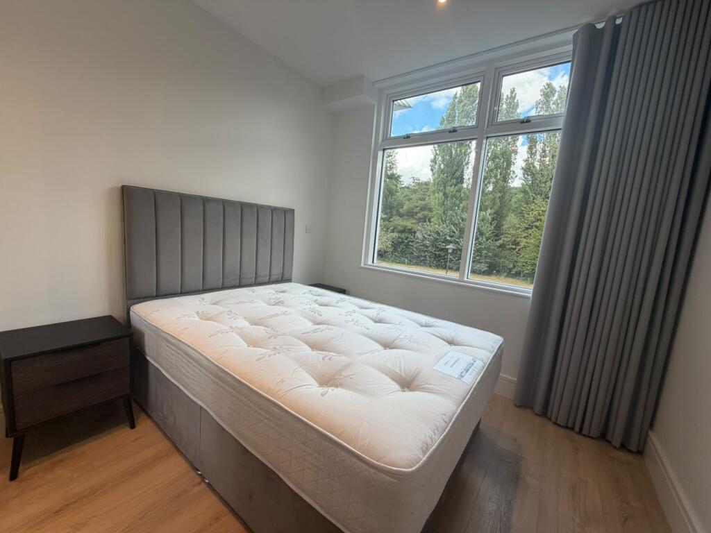 Apartment in Slough - More