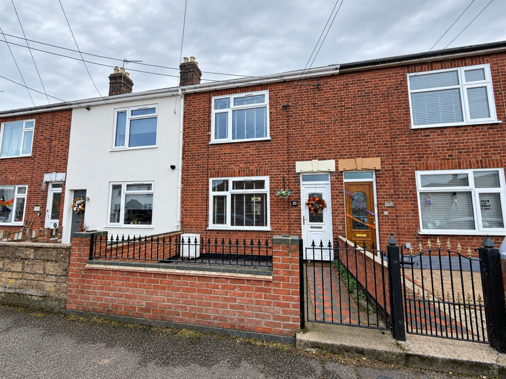 3-bed terraced on Tan Lane, Caister-On-Sea, £215,000