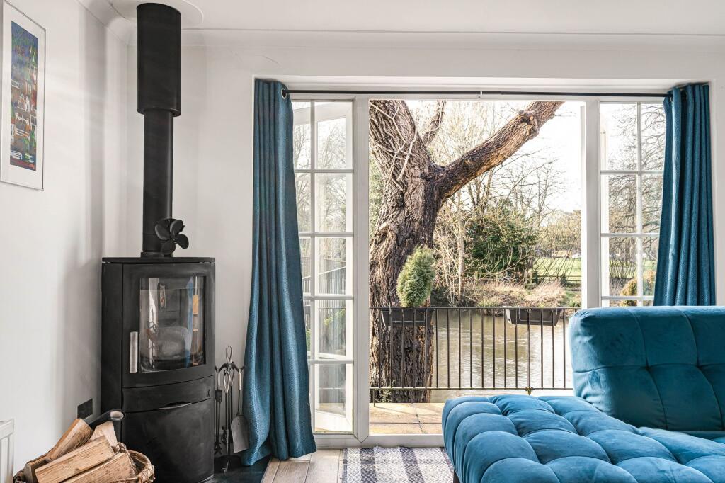House in Leatherhead - View 2
