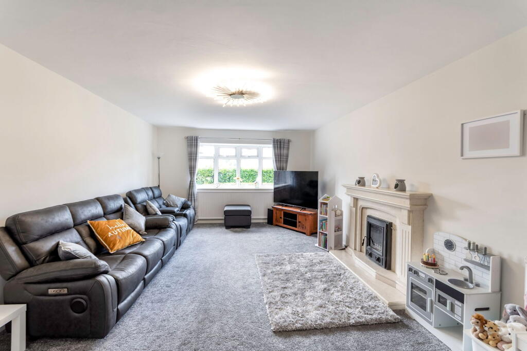 Low Street, East Markham, Newark, NG22 0QQ photo 4