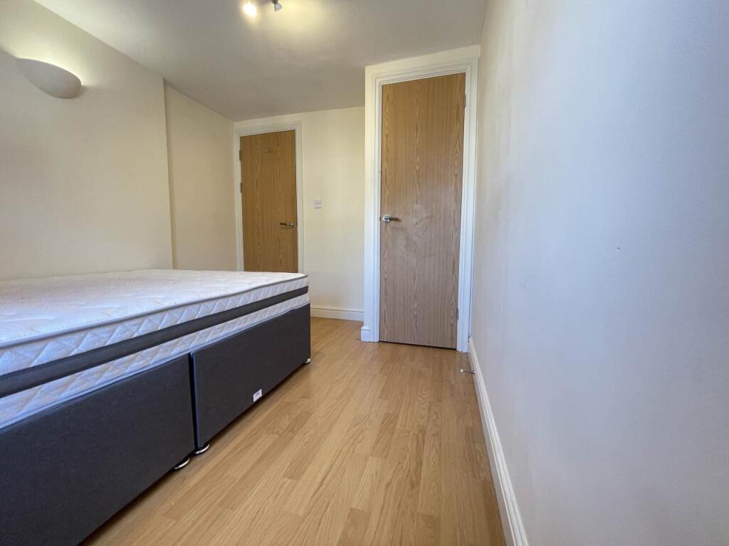 Apartment in Cardiff, Maindy, Cathays - View 4