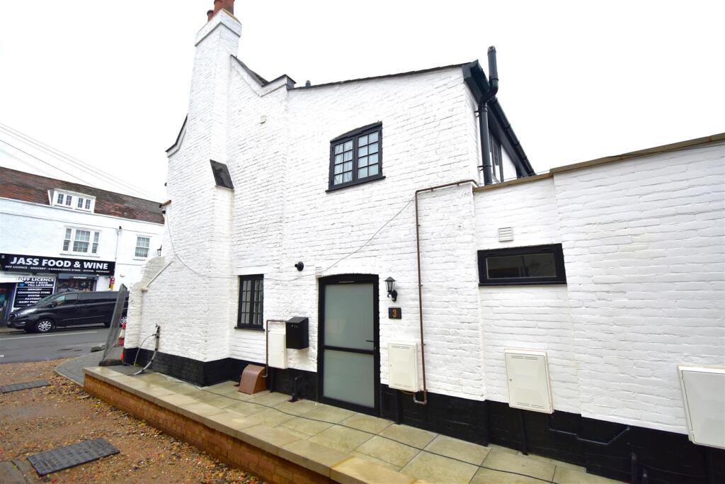 Main image of property: Park Street, Colnbrook, Slough