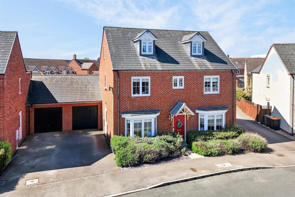 Main image of property: MK42 6AY, Kingfisher Road, Wixams