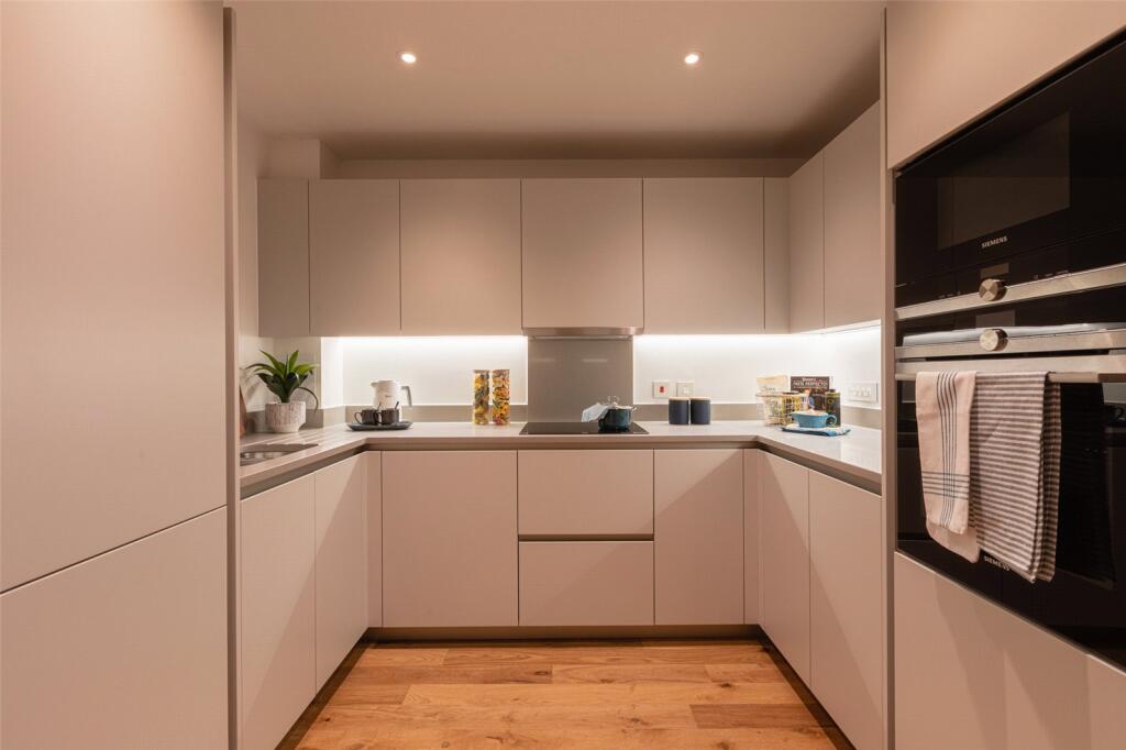 Apartment in London - View 5