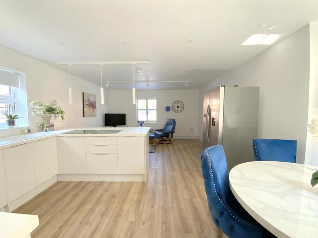 House in Grimsby, Healing - View 5