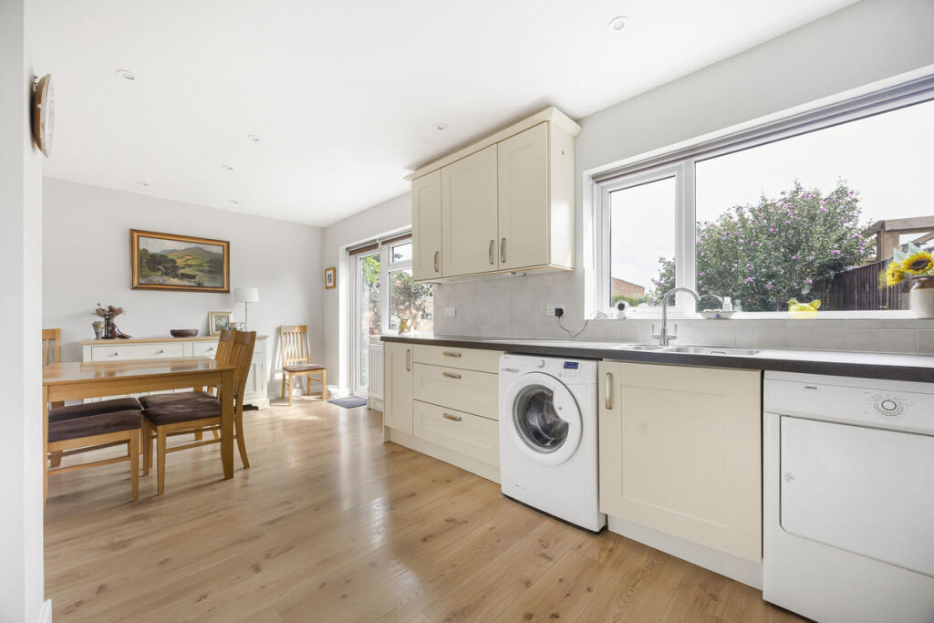 House in Twyford, Wokingham - View 4
