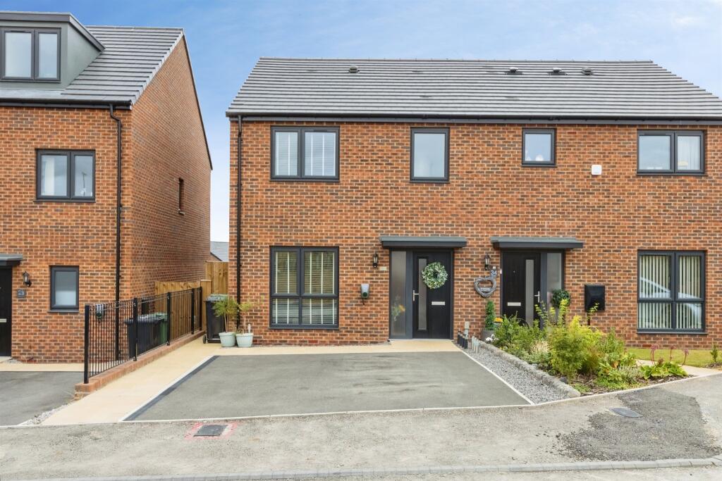 Main image of property: Pendas Crescent, Leeds
