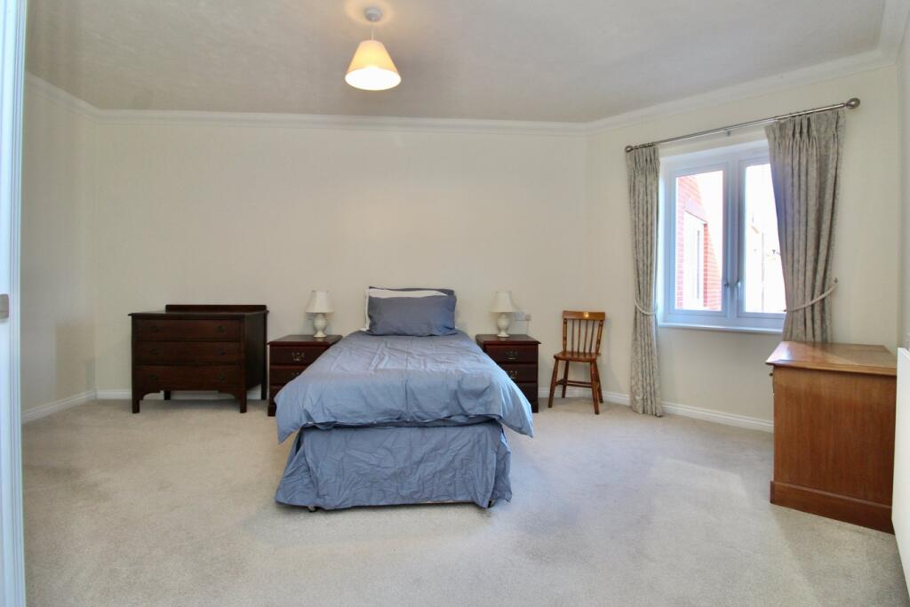North Close, Lymington, SO41 photo 4
