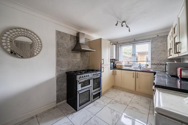 House in Basingstoke and Deane, Brighton Hill - View 5