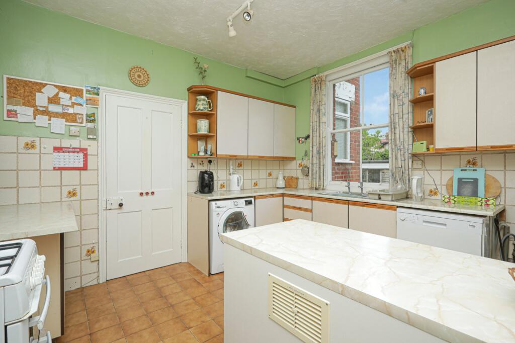 House in Canterbury, Stuppington, Longport - More