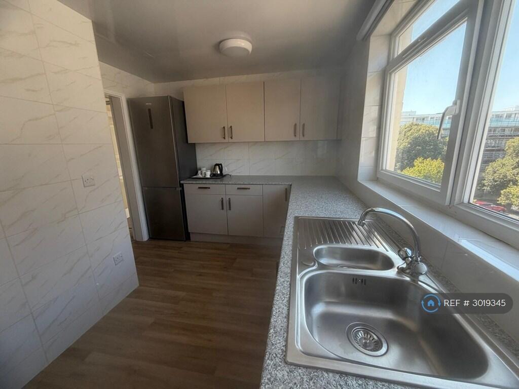Apartment in Brighton - View 3