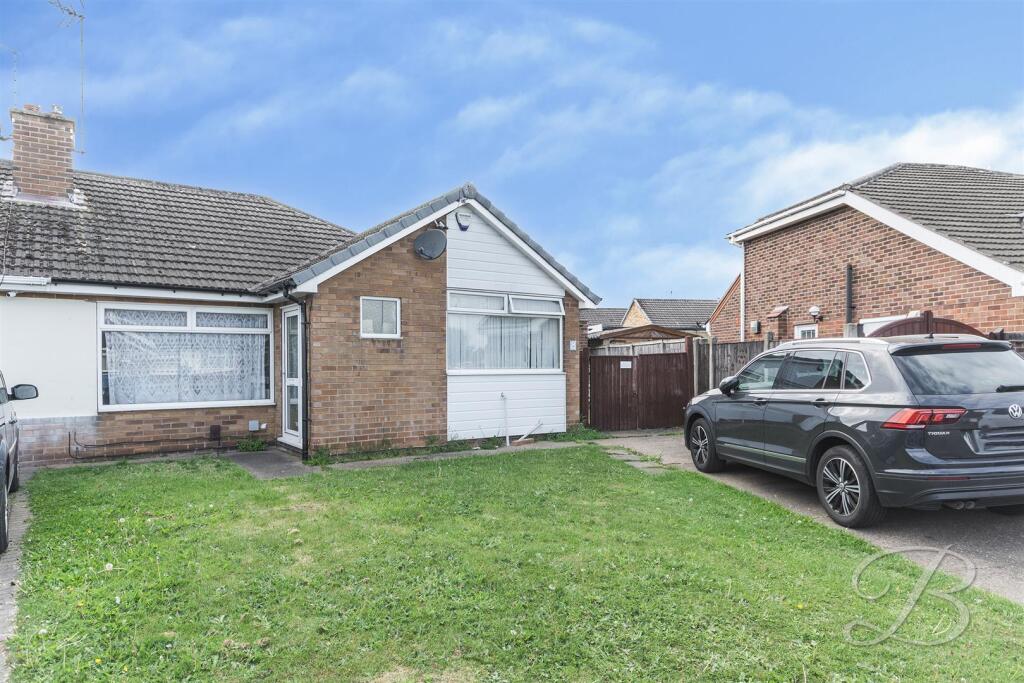 2-bed bungalow on Belmont Close, Hucknall, Nottingham, £195,000
