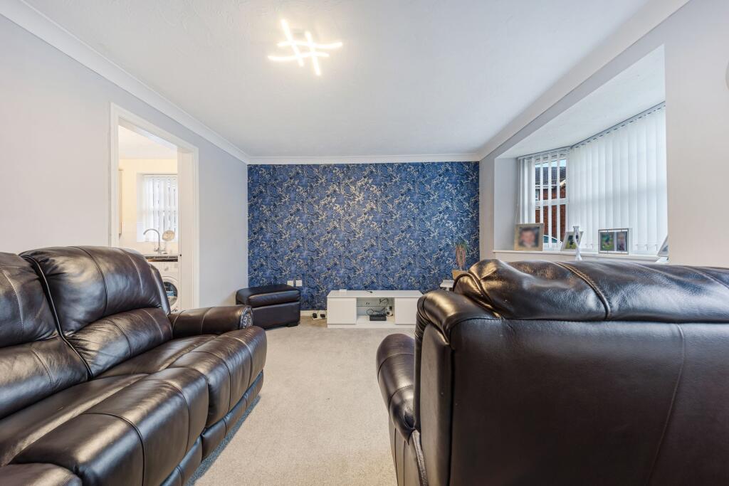Apartment in Widnes, Lugsdale - View 4