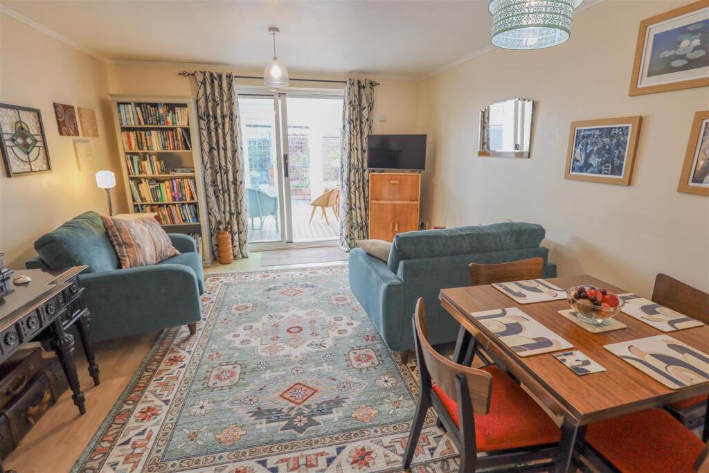 House in Cardiff, Rhoose - View 2