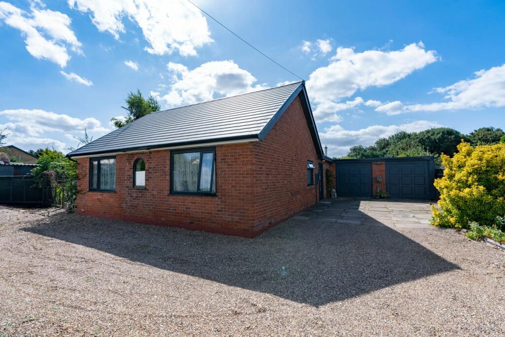 3-bed bungalow on Station Road, Eastville, Boston, PE22, £265,000