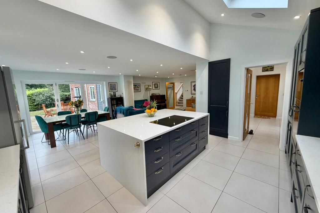 House in Guildford - View 2