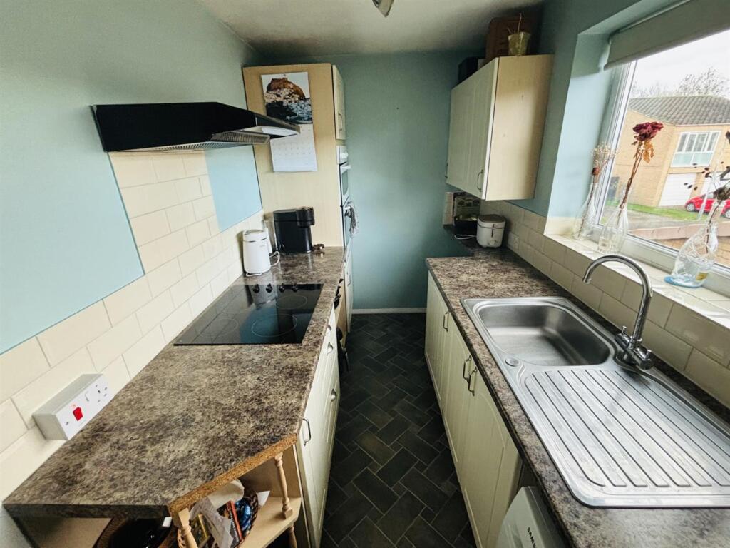 Blakelands Avenue, Leamington Spa photo 4