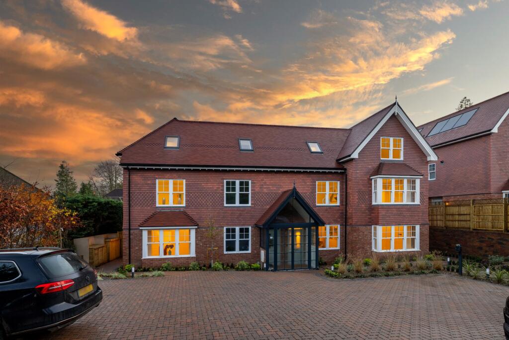 Main image of property: Hollymeoak Road, Coulsdon, CR5