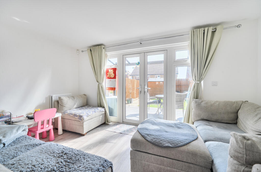 House in Shinfield, Ryeish Green - View 5