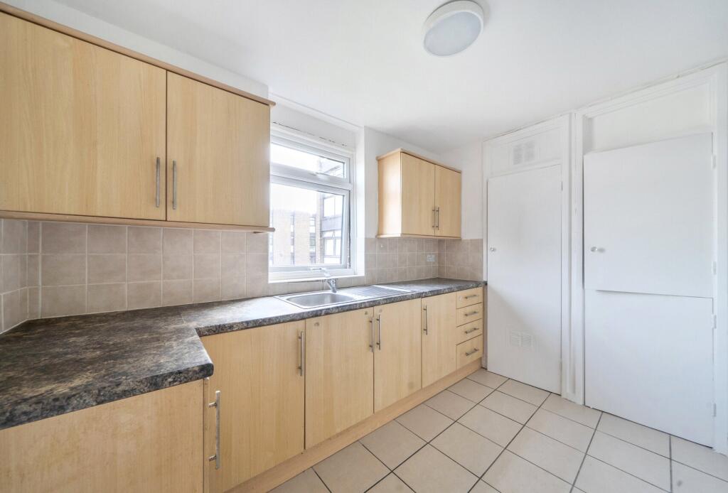 Apartment in Sutton - View 4