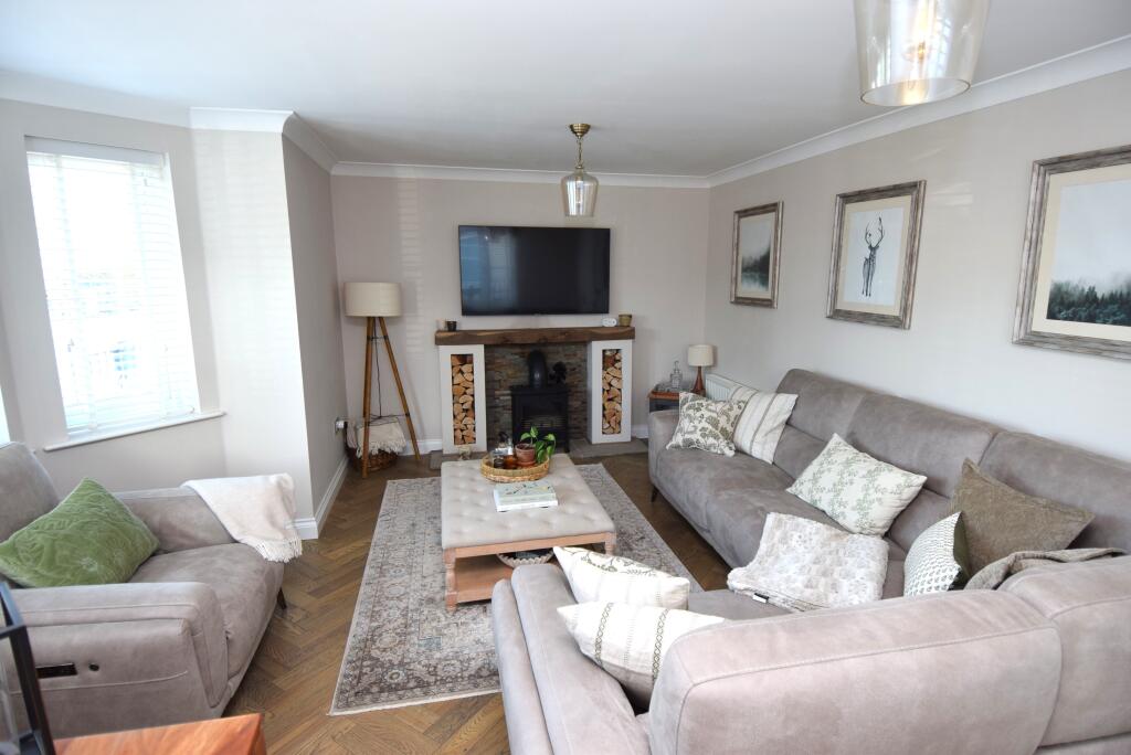 House in Salisbury, Amesbury - More
