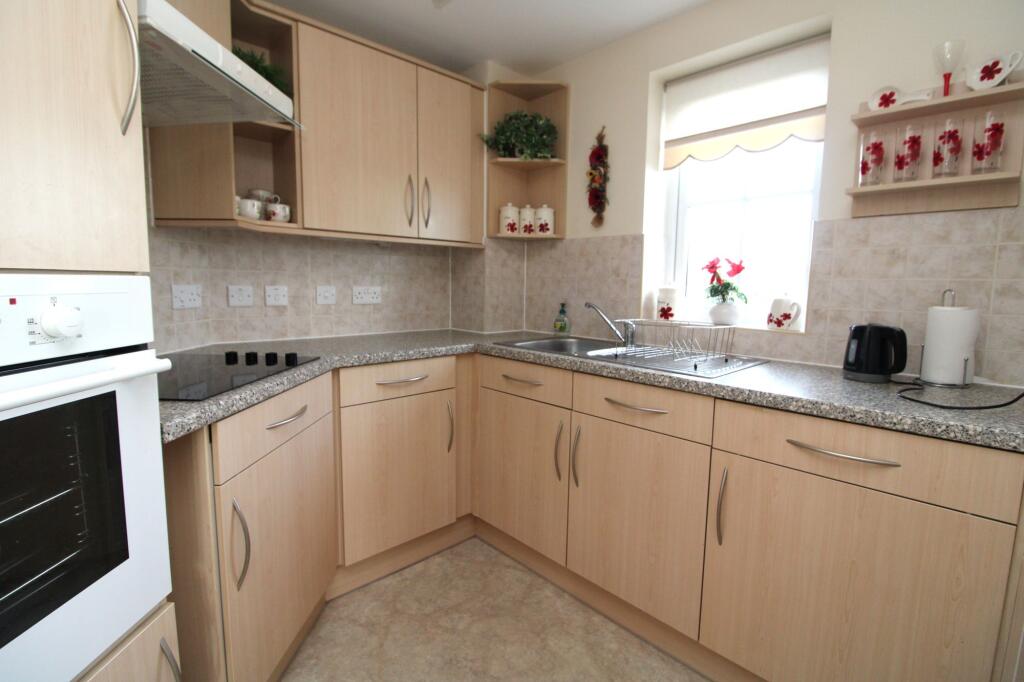 Apartment in Widmer End, Hazlemere - View 5