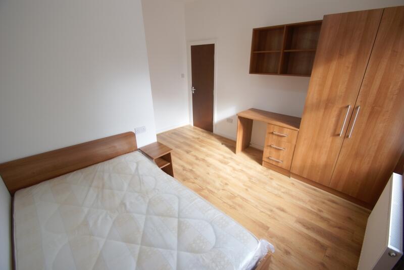 House in Leeds, West Yorkshire - View 2