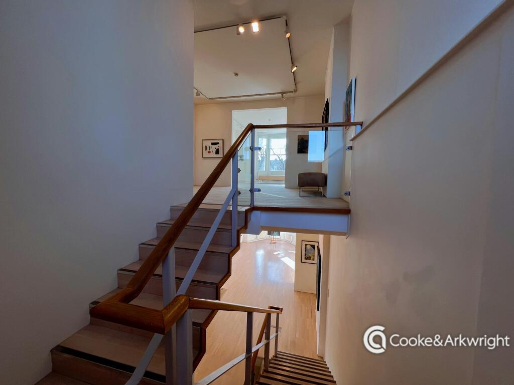 middle stairs.JPG