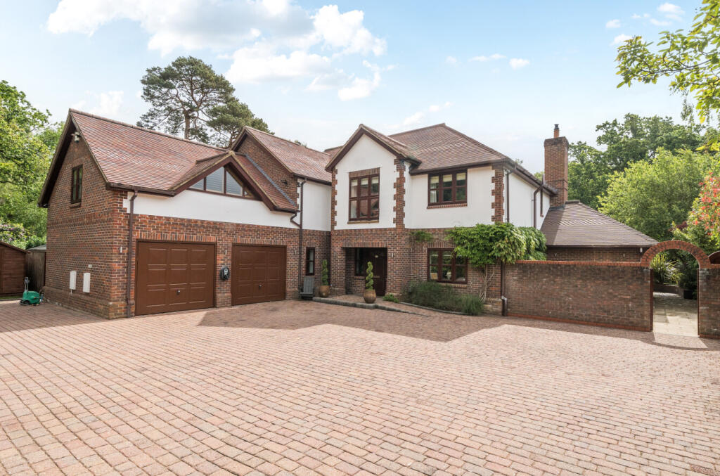 House in Ringwood, St. Leonards and St. Ives - View 3