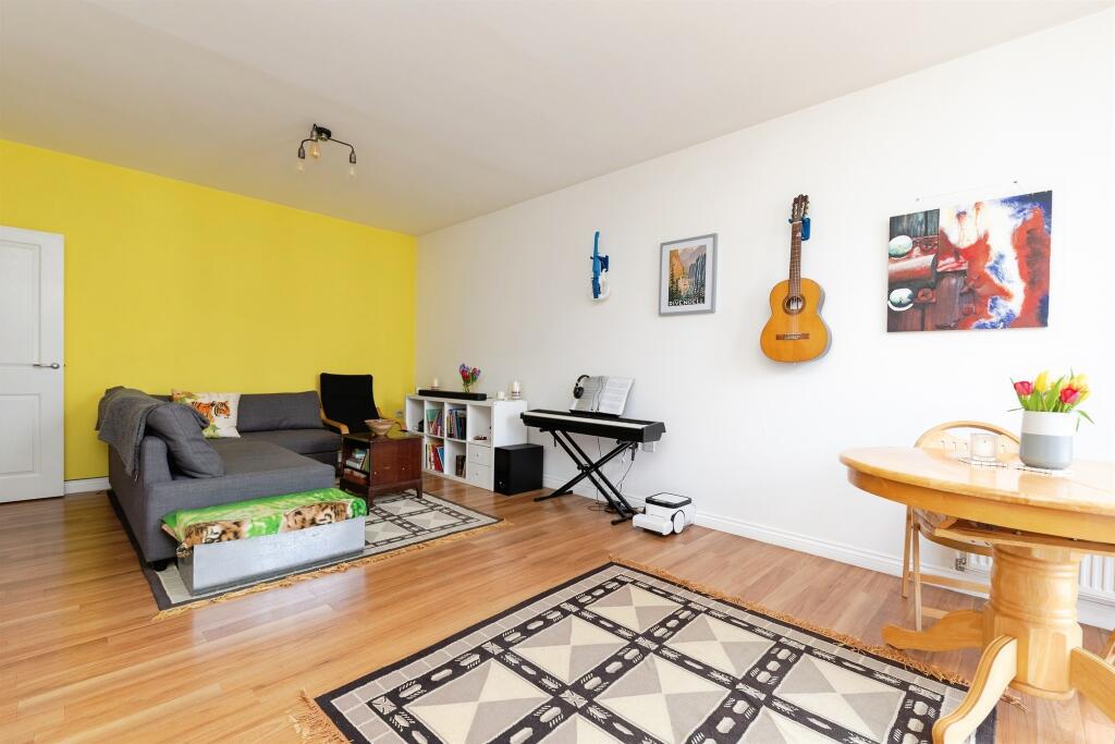 Apartment in Welwyn Garden City, Peartree - View 3