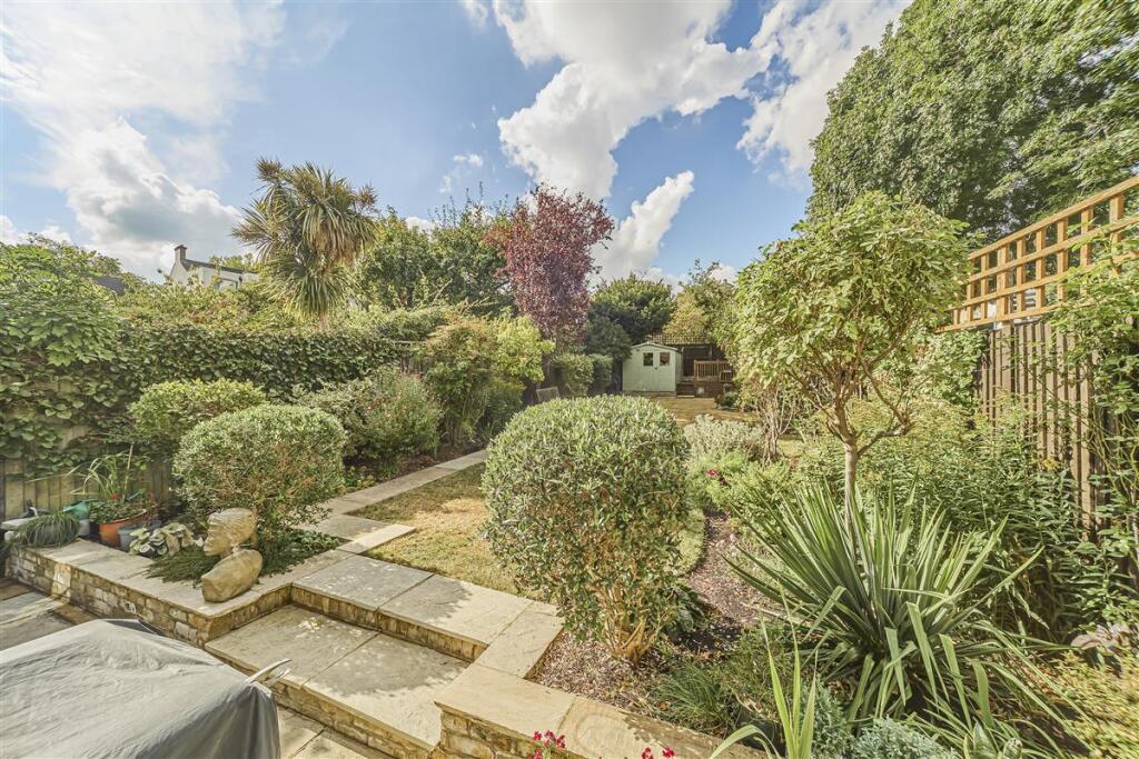 House in London - View 2