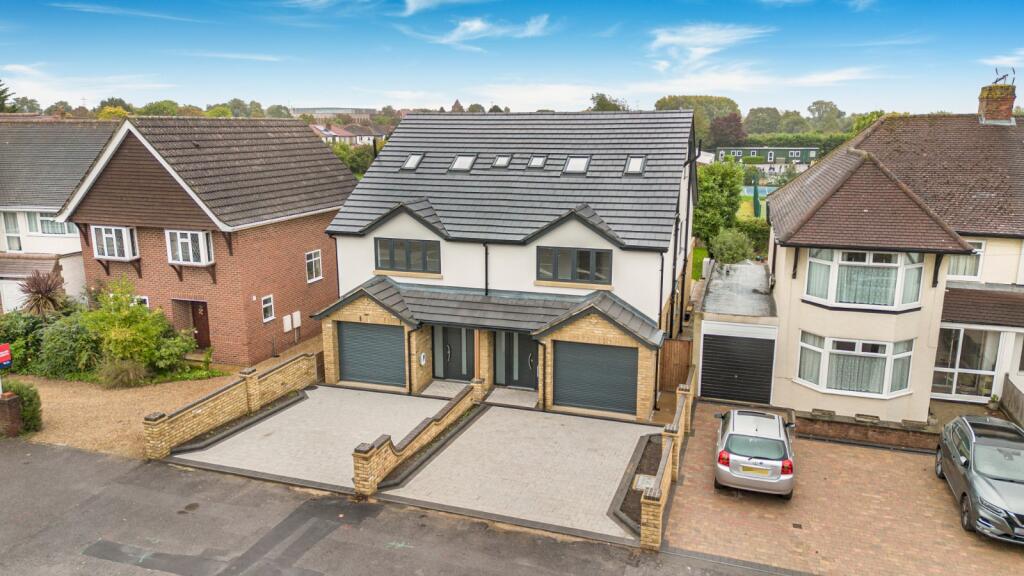 Laleham Road, Staines-upon-Thames, Surrey, TW18 photo 3