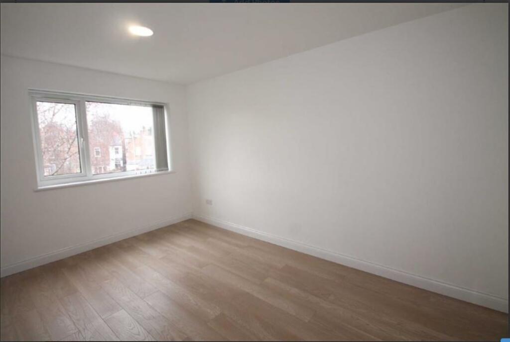 Apartment in Salford, Greater Manchester - View 3