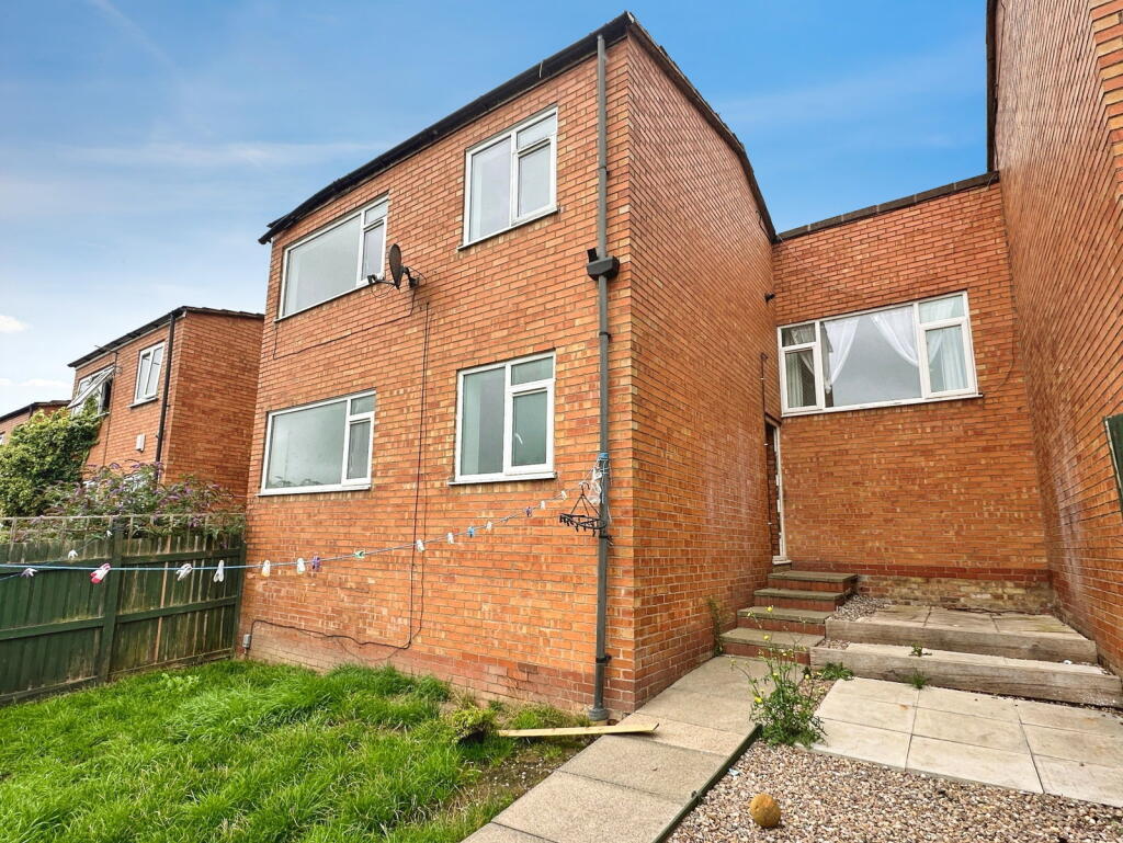 Main image of property: 4 Chilcombe Close, Leicester, LE4 2FP