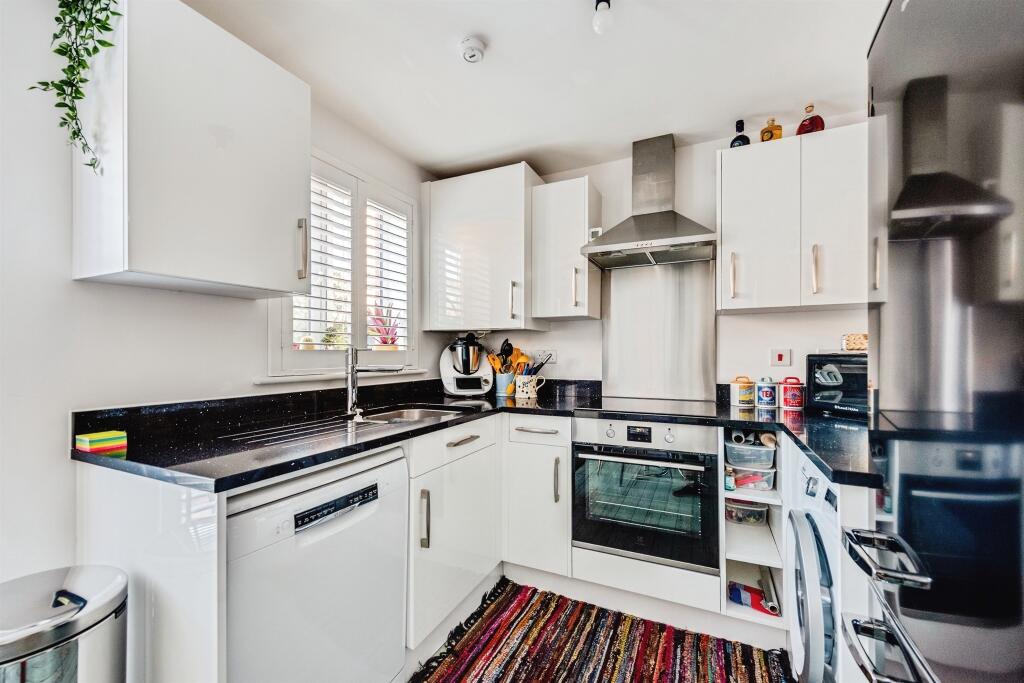 House in West Oxfordshire, Windrush Place, Witney - View 4