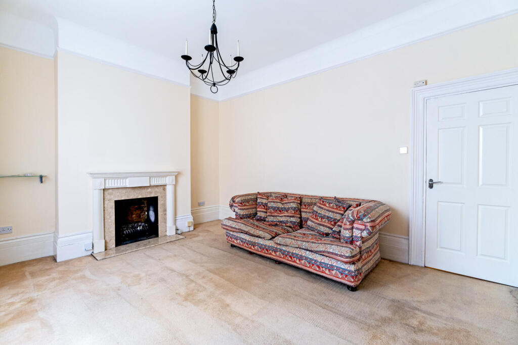 Apartment in London, Snaresbrook - View 4