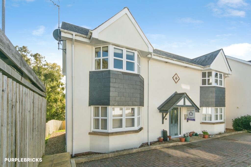 Apartment in Bangor, Glanadda