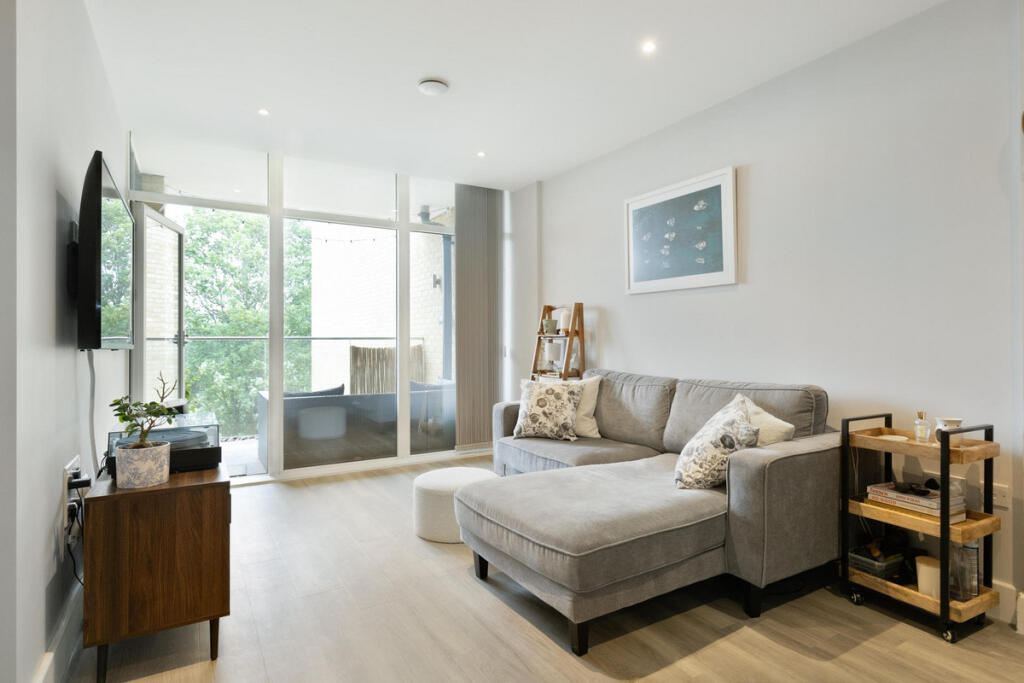 Apartment in Twickenham - View 5