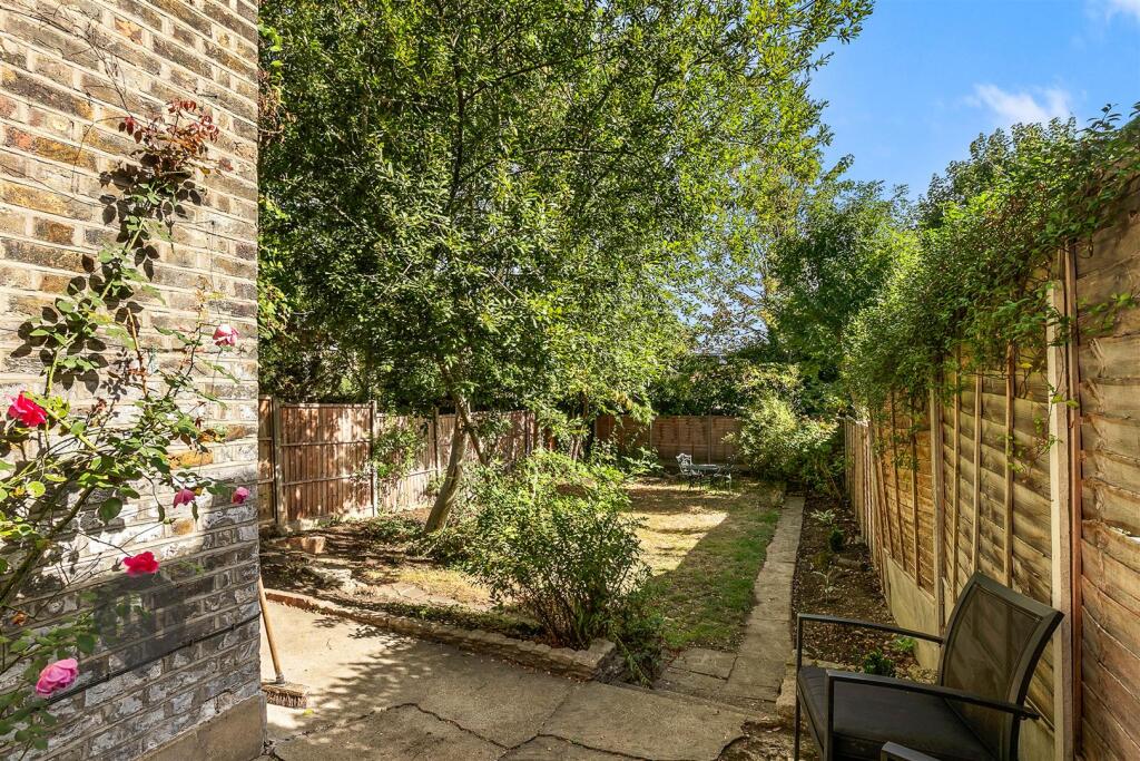 Apartment in London - More