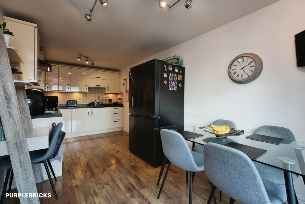 House in Huddersfield - View 3